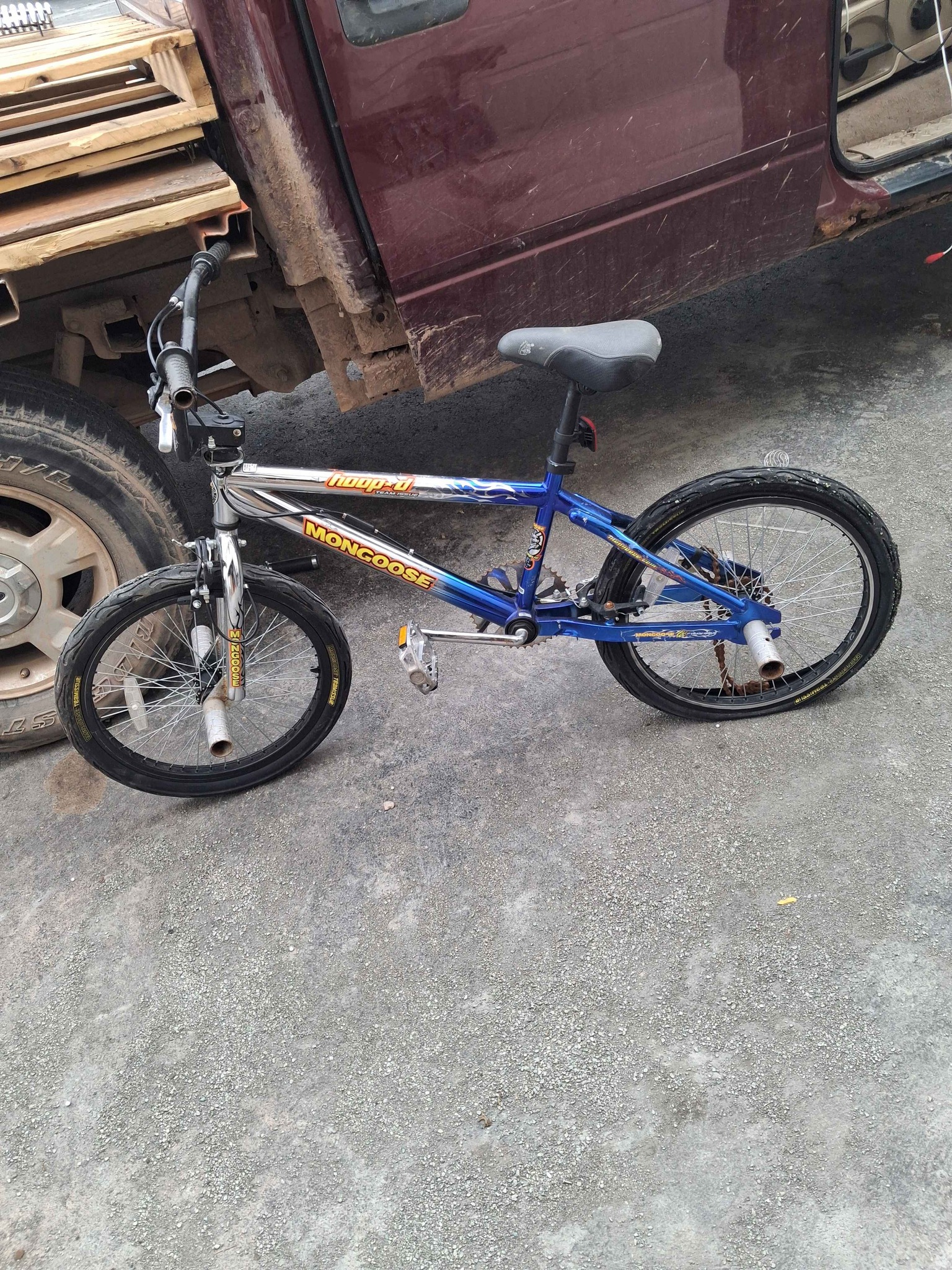 04 mongoose Hoop D needs rear tube Clean bike all original flame 