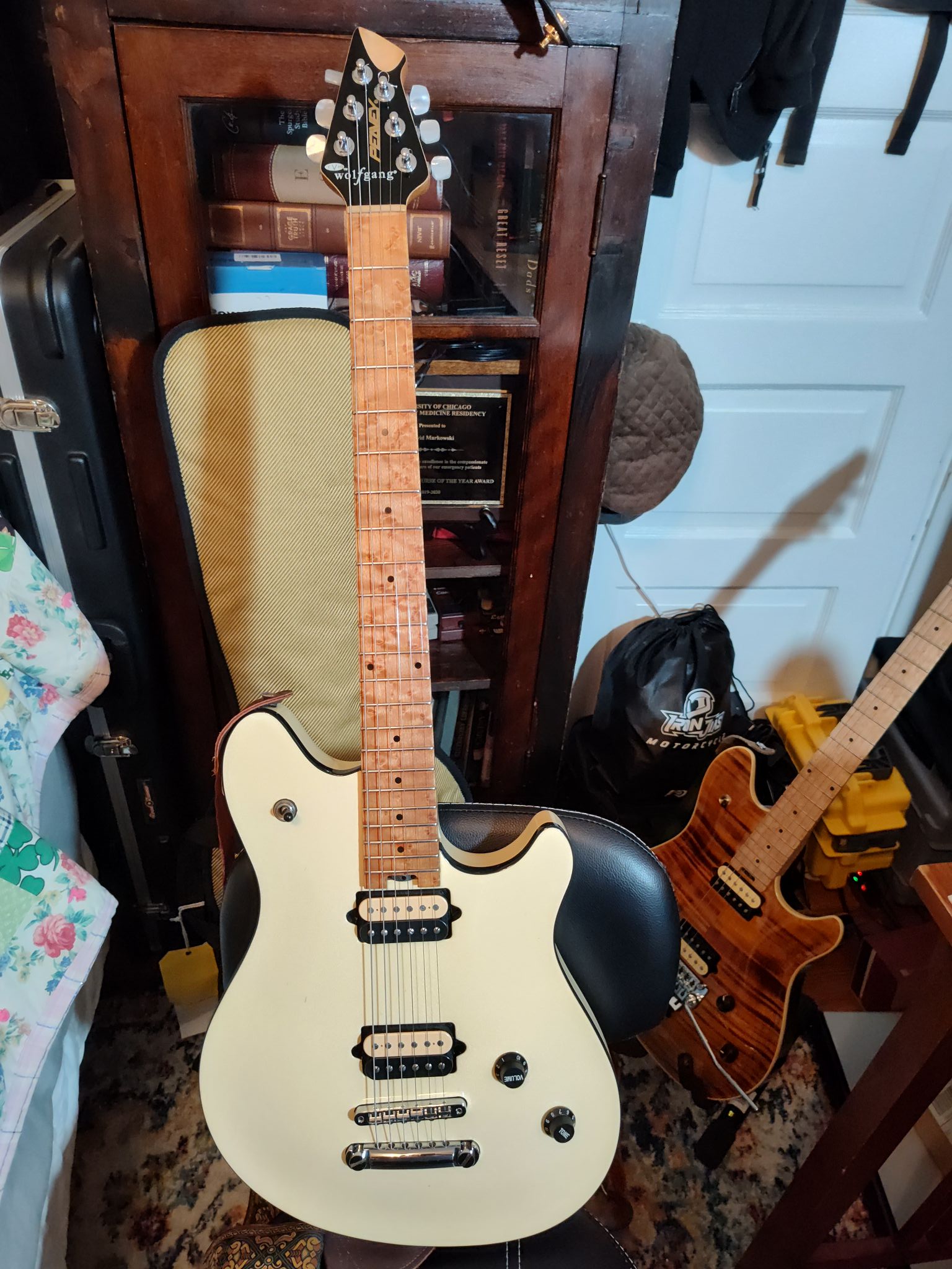 My new lovely 1999 peavey Wolfgang standard!!