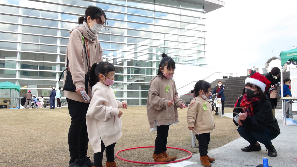 しこちゅ～ホール - 12月20日、みどりの広場で「しこちゅ～すまいるフェスティバル」が行われました。... | Facebook