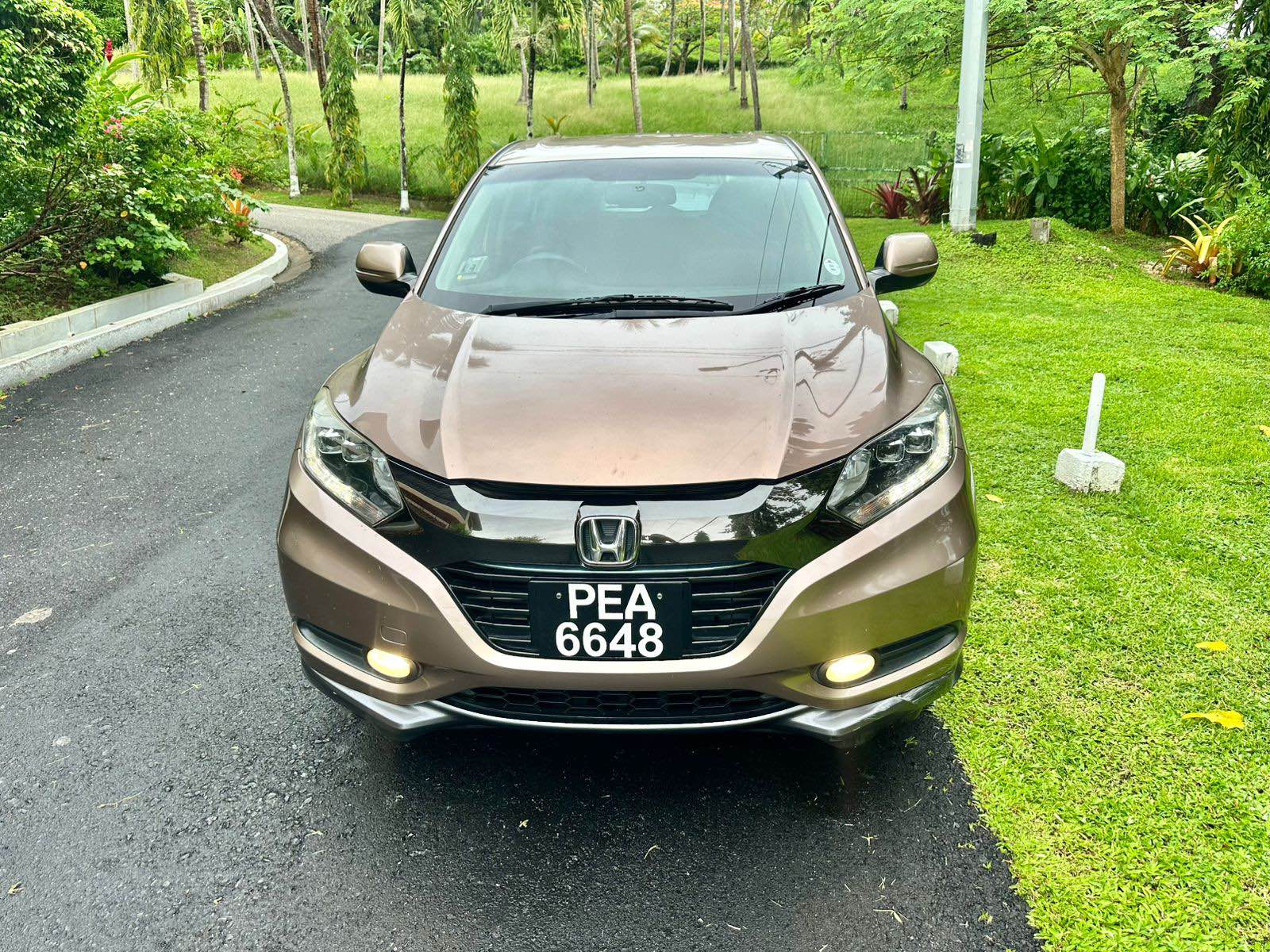 Honda Vezel 😍 Vehicle is in Original condition Asking $85,000