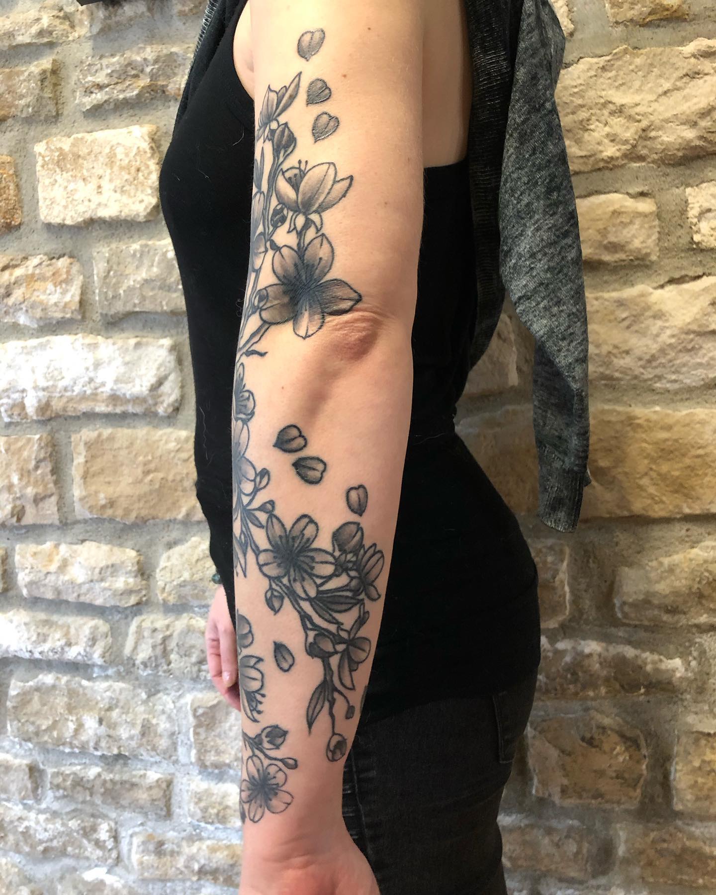 Tatouage Sakura Noir Et Blanc