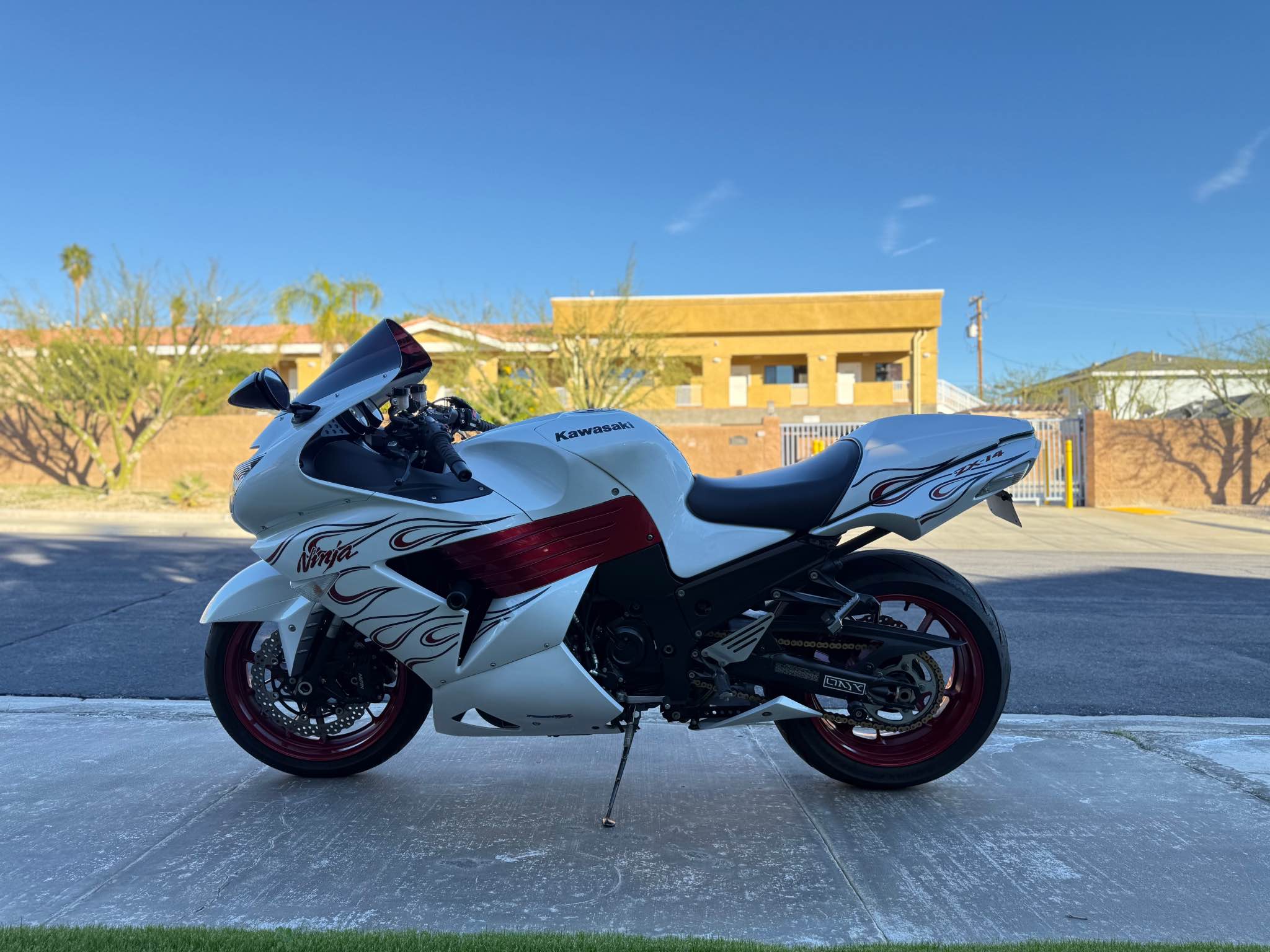 たくと 2007 stretched Kawasaki Ninja ZX-14. 37,000 miles. Asking $6,999