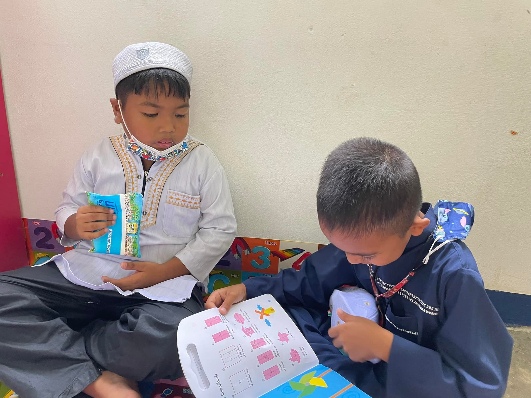 วันที่ 8 กรกฎาคม 2565... - English corner by teacher moona