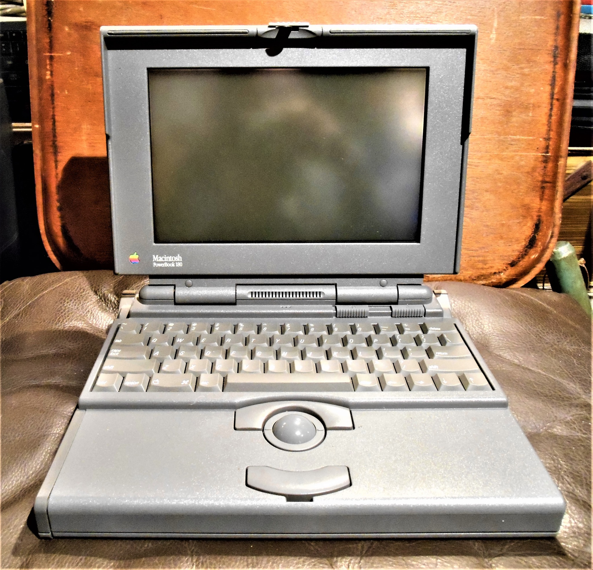 Restoring a 1992 Macintosh PowerBook 180 laptop