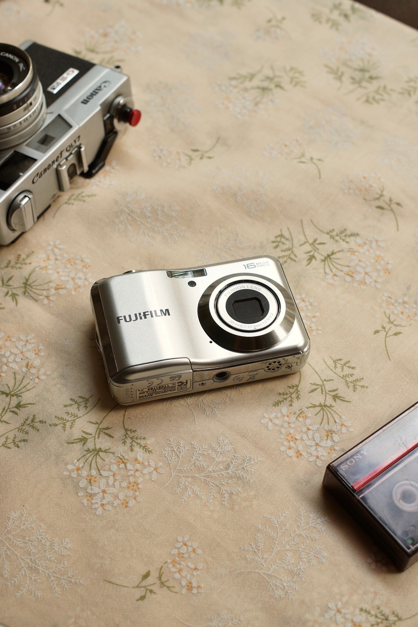 Máy ảnh Fujifilm Finepix Av250 FujiFilm AV250 Specs And Review