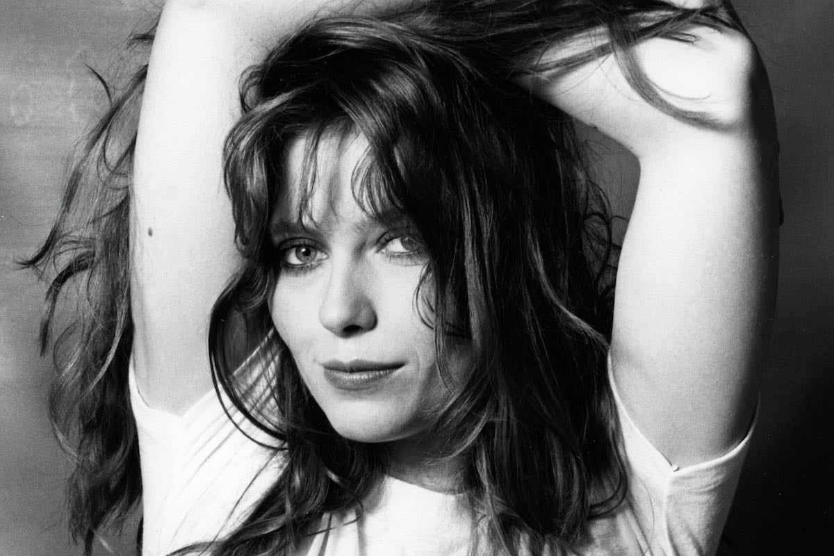 Zass17 Beverle Lorence“ Bebe” Buell有很多身分, 她當過歌手,...