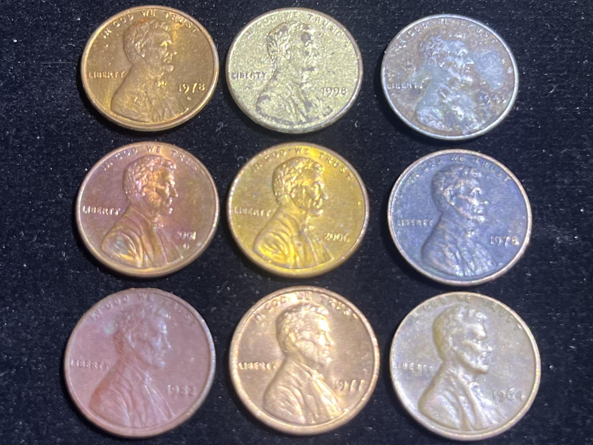 Why do old pennies retain their original color?