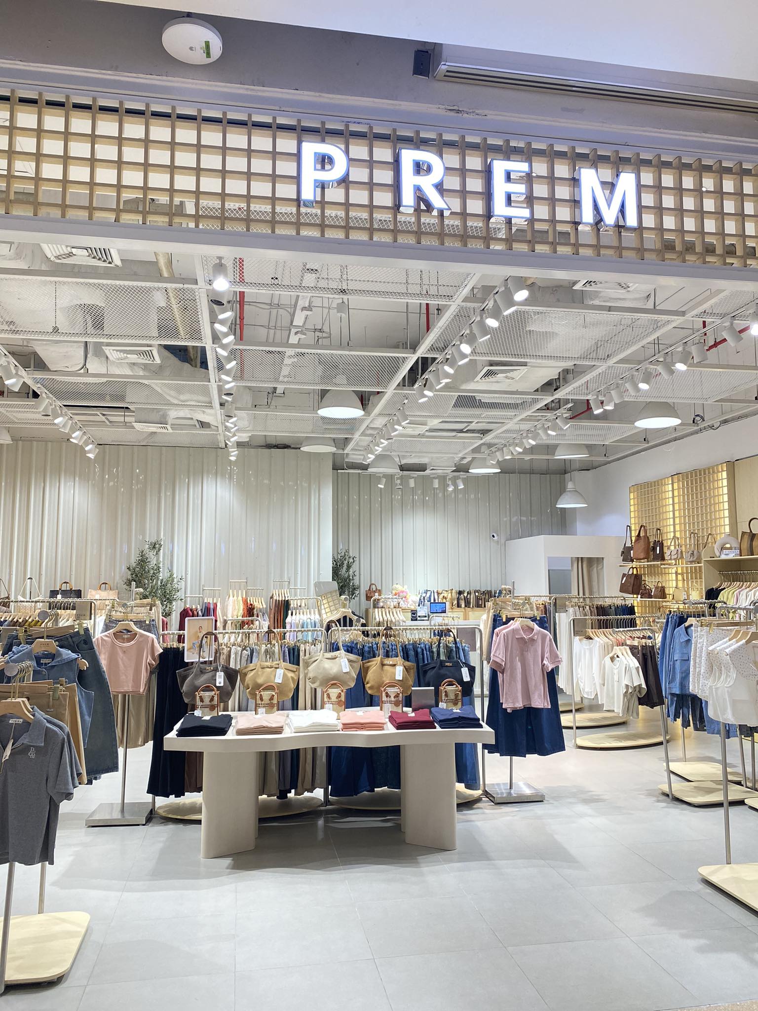 หางานเชียงใหม่ | 📌ร้าน PREM เปิดรับสมัครพนักงานขาย(ผู้หญิง)📌 | Facebook