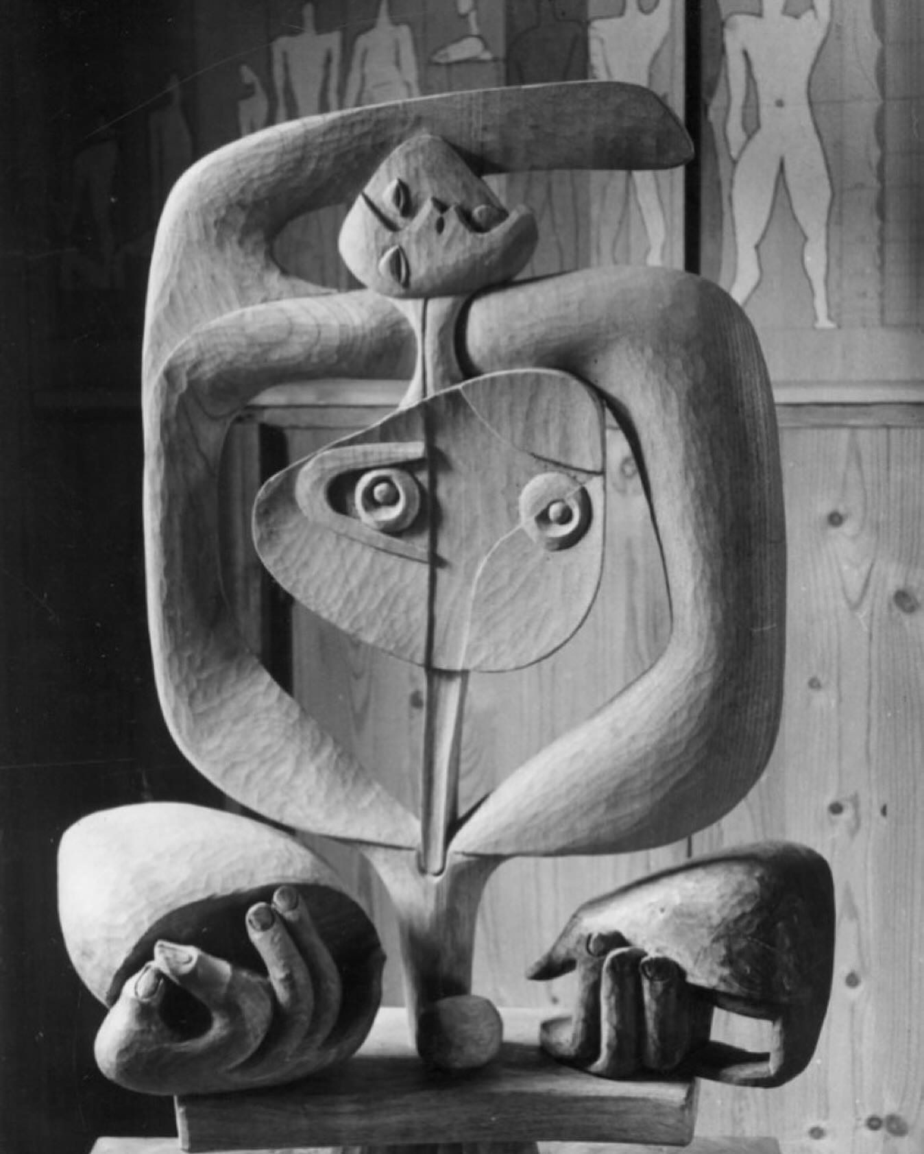 📷Le Corbusier with his wooden sculpture Femme (Woman), created in