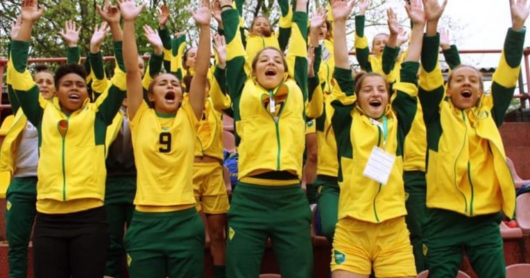 CBDE... - CBDE - Confederação Brasileira do Desporto Escolar