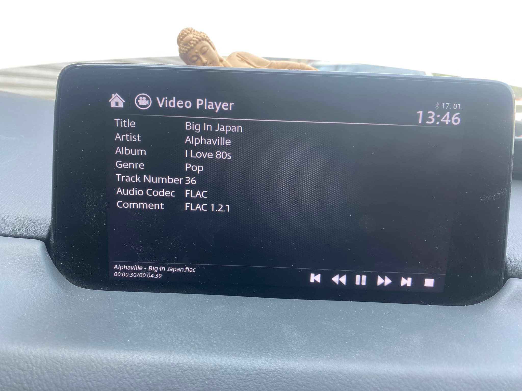 Can Mazda CX5 play high quality lossless music?