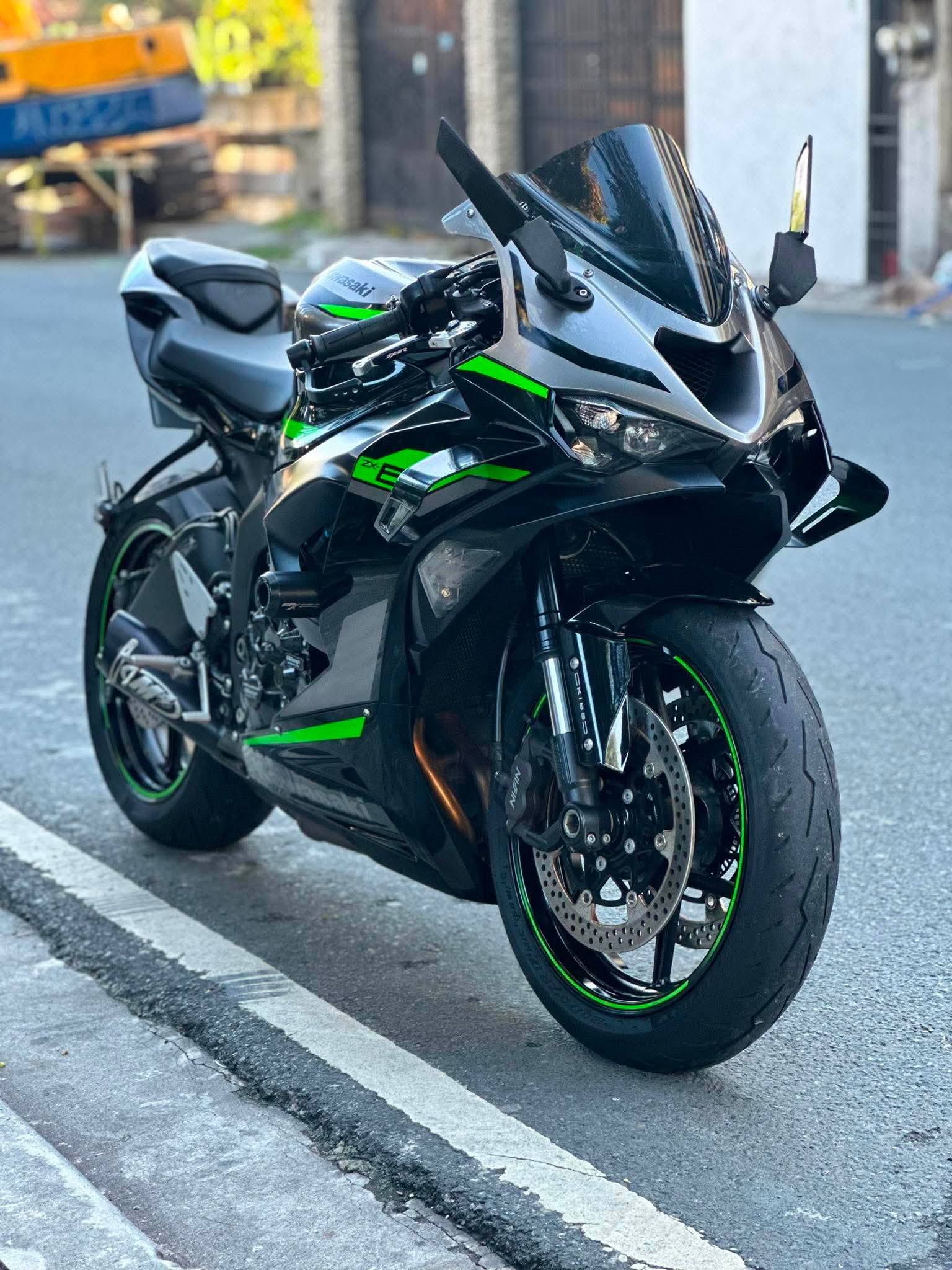 Kawasaki ZH2 2022 model for only 608k! * FREE TRANSFER OF