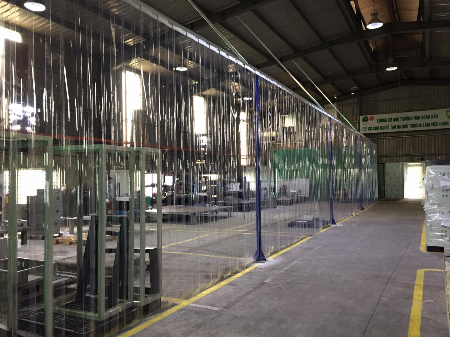 Rèm nhựa PVC ngăn lạnh điều hoà | Mình cần rèm ngăn điều hòa dt 3m*2m8 ...