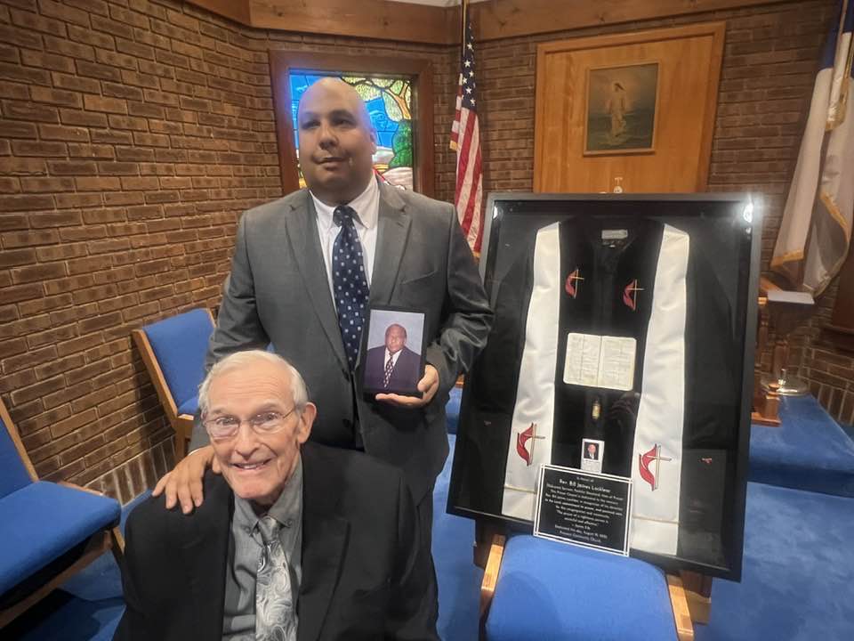 James Locklear - The Rev. Bob Mangum with his family after... | Facebook