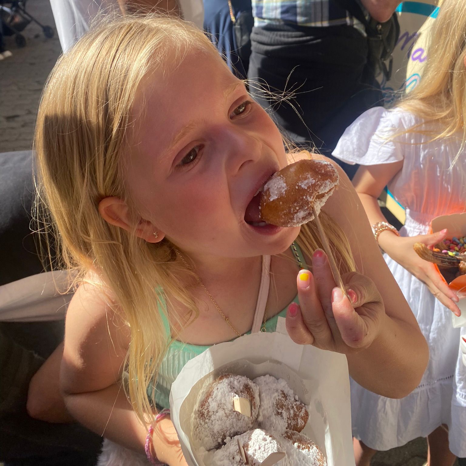 The Little Sinksenfoor - Kijk deze kapoen eens genieten! - 🤤 ...