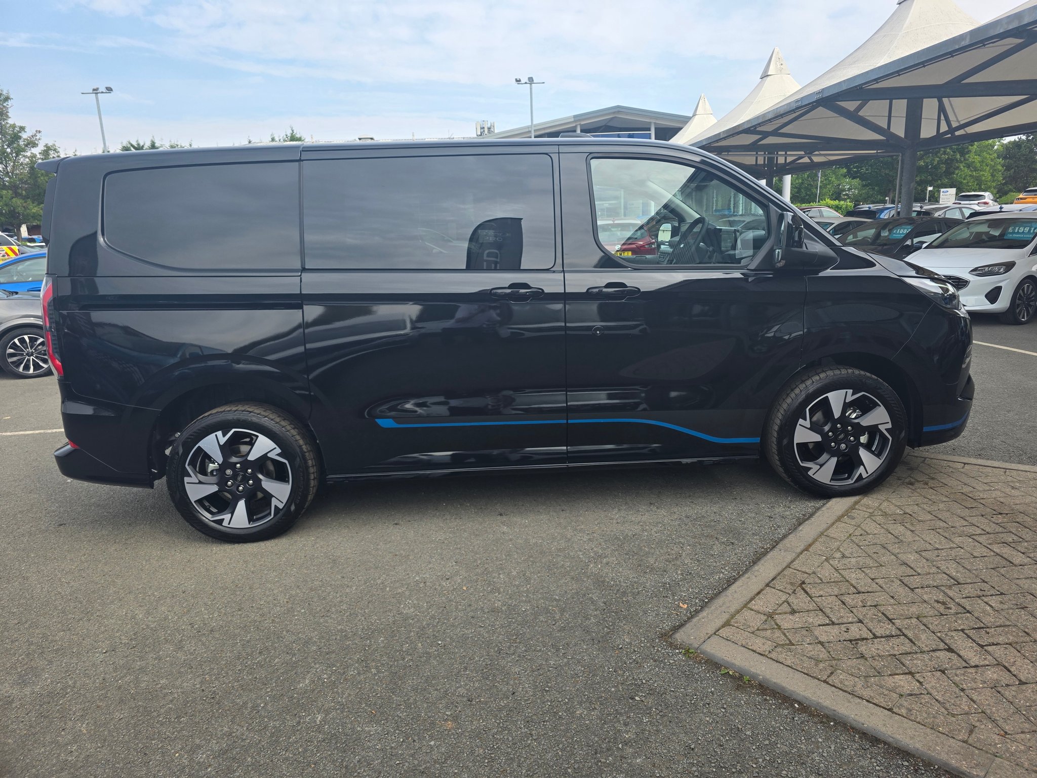 39094.58 + vat Custom L1 Sport Crew Cab. 232ps phev Tailgate