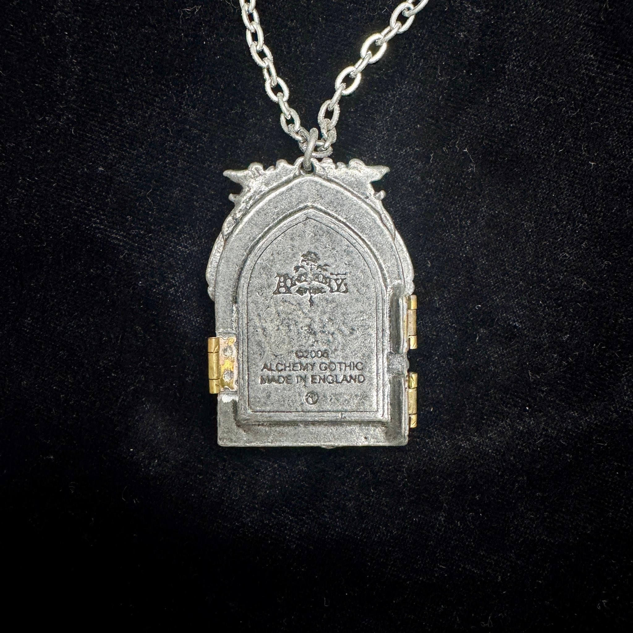 P465 - Gravestone Locket. 《墓碑盒子》 官方描述： Classic 
