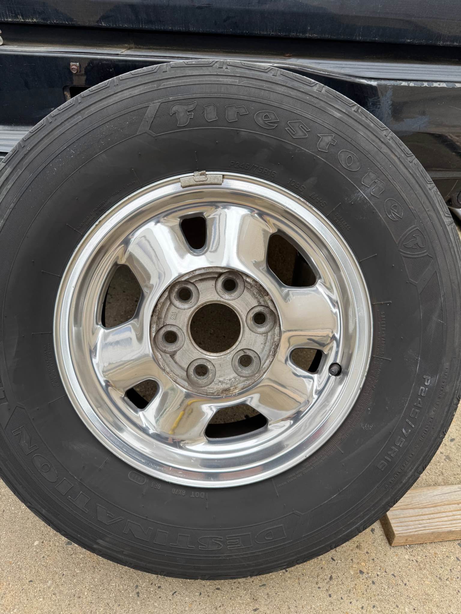 Gmt800 16in wheels w/ good tires - Car Wheels, Tires & Parts - New York ...