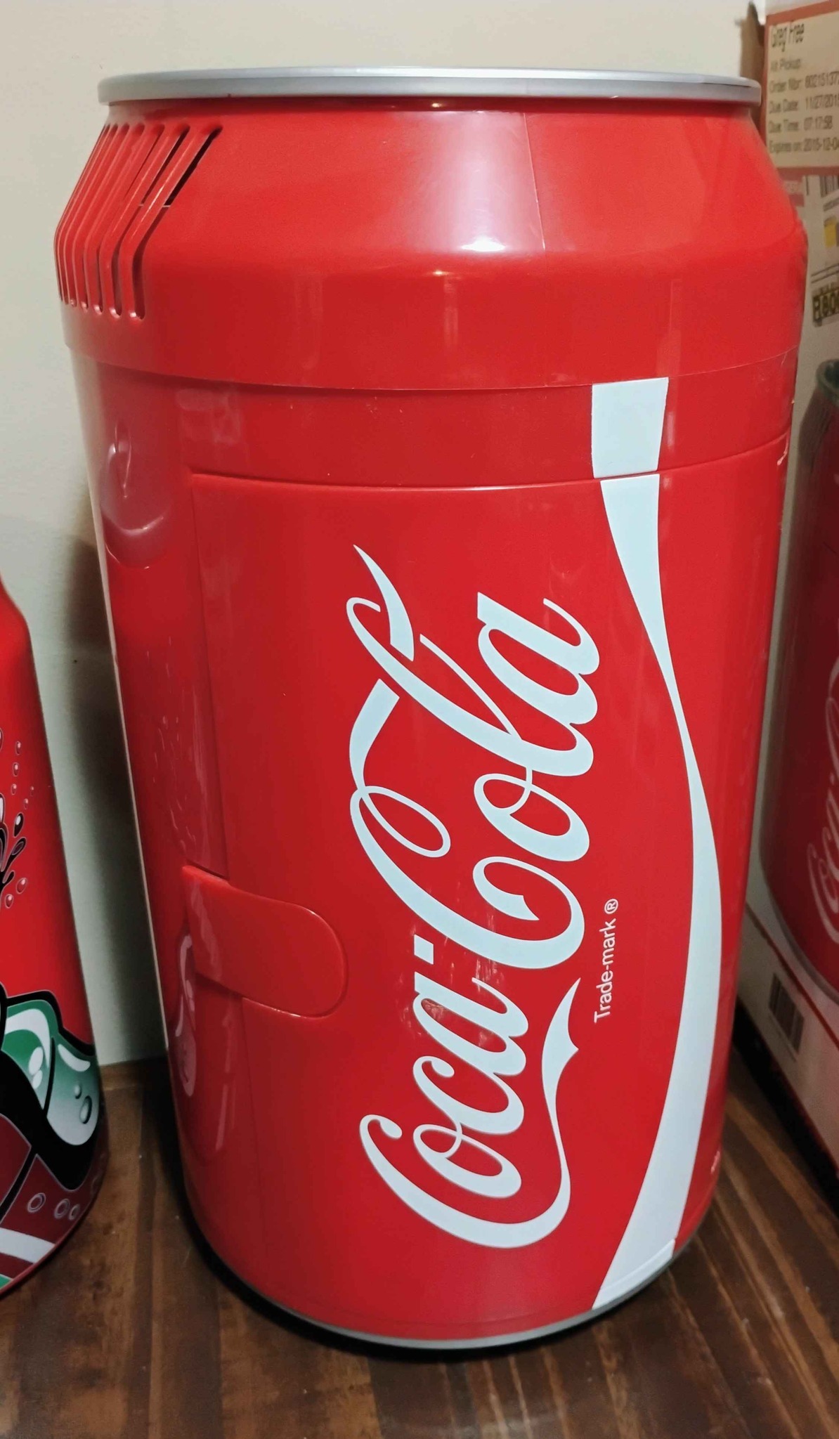 In great working condition. Holds 8-12oz. cans. 15