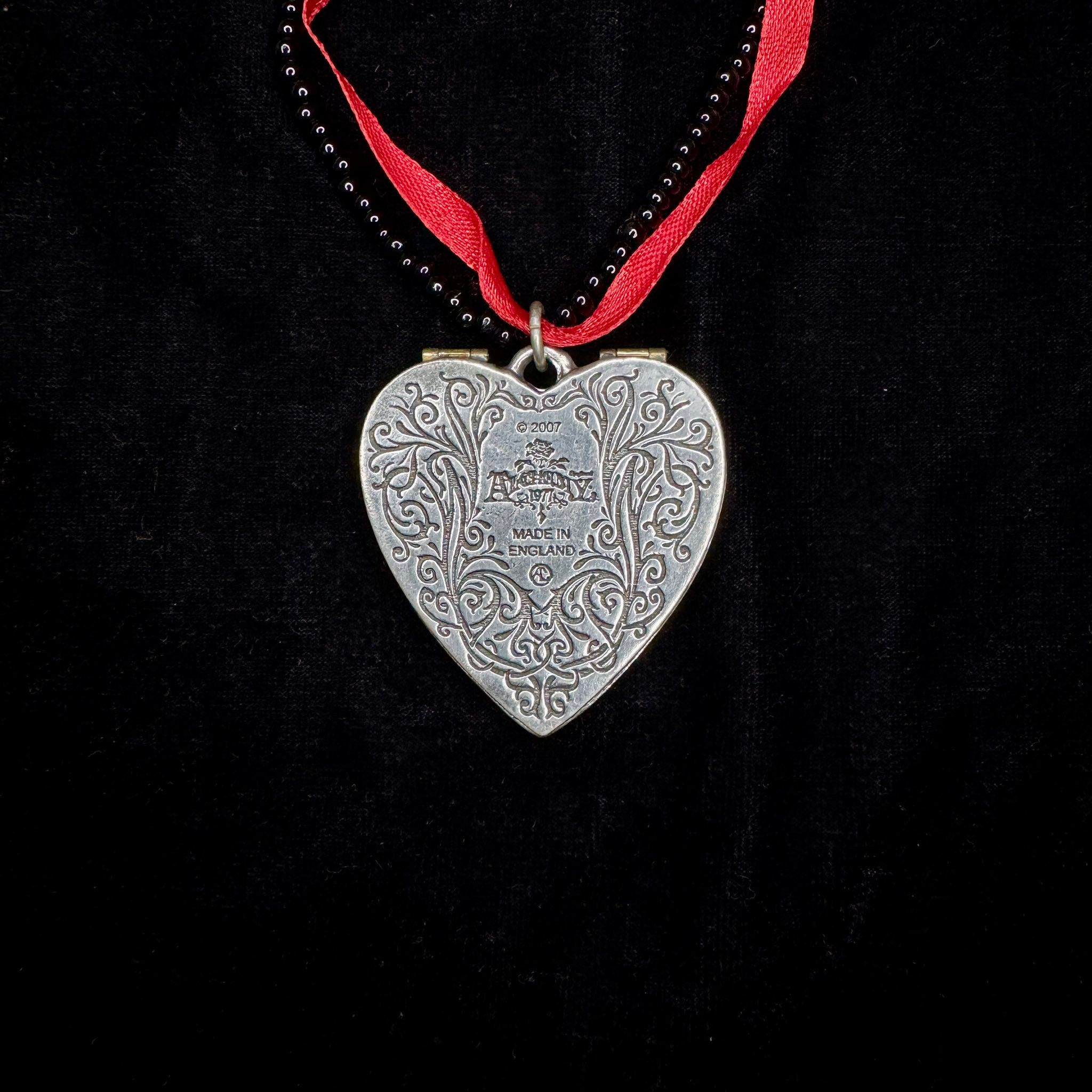 P496 - The Reliquary Heart Locket. 《心形圣骨匣》 官方描述： An 