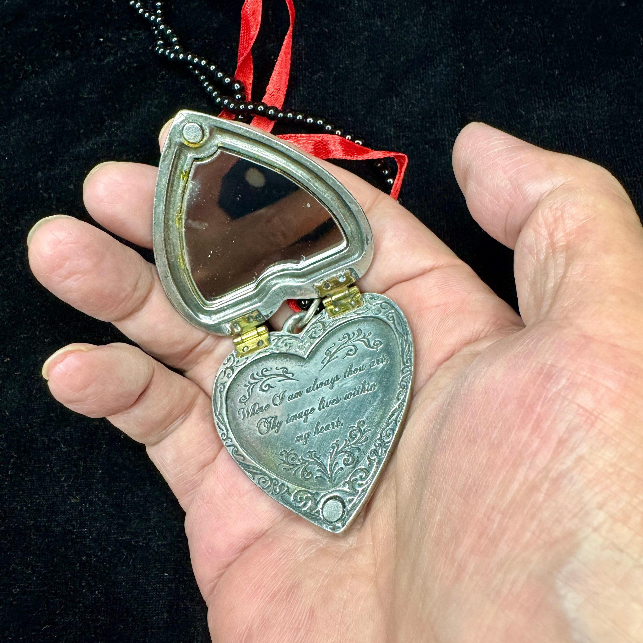 P496 - The Reliquary Heart Locket. 《心形圣骨匣》 官方描述： An 