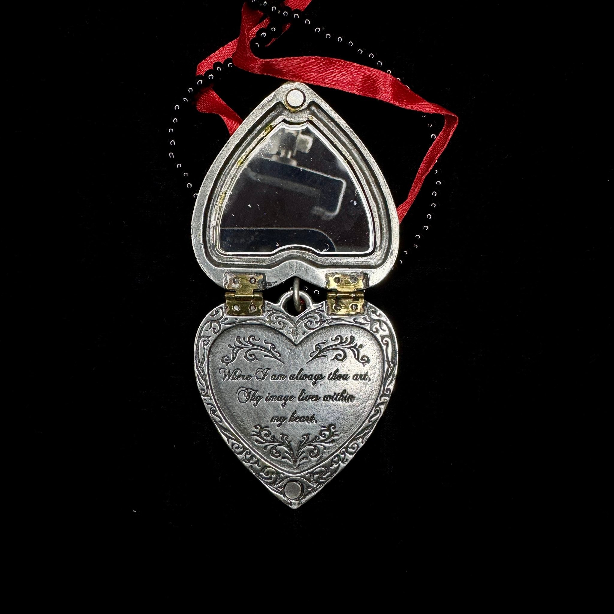 P496 - The Reliquary Heart Locket. 《心形圣骨匣》 官方描述： An 