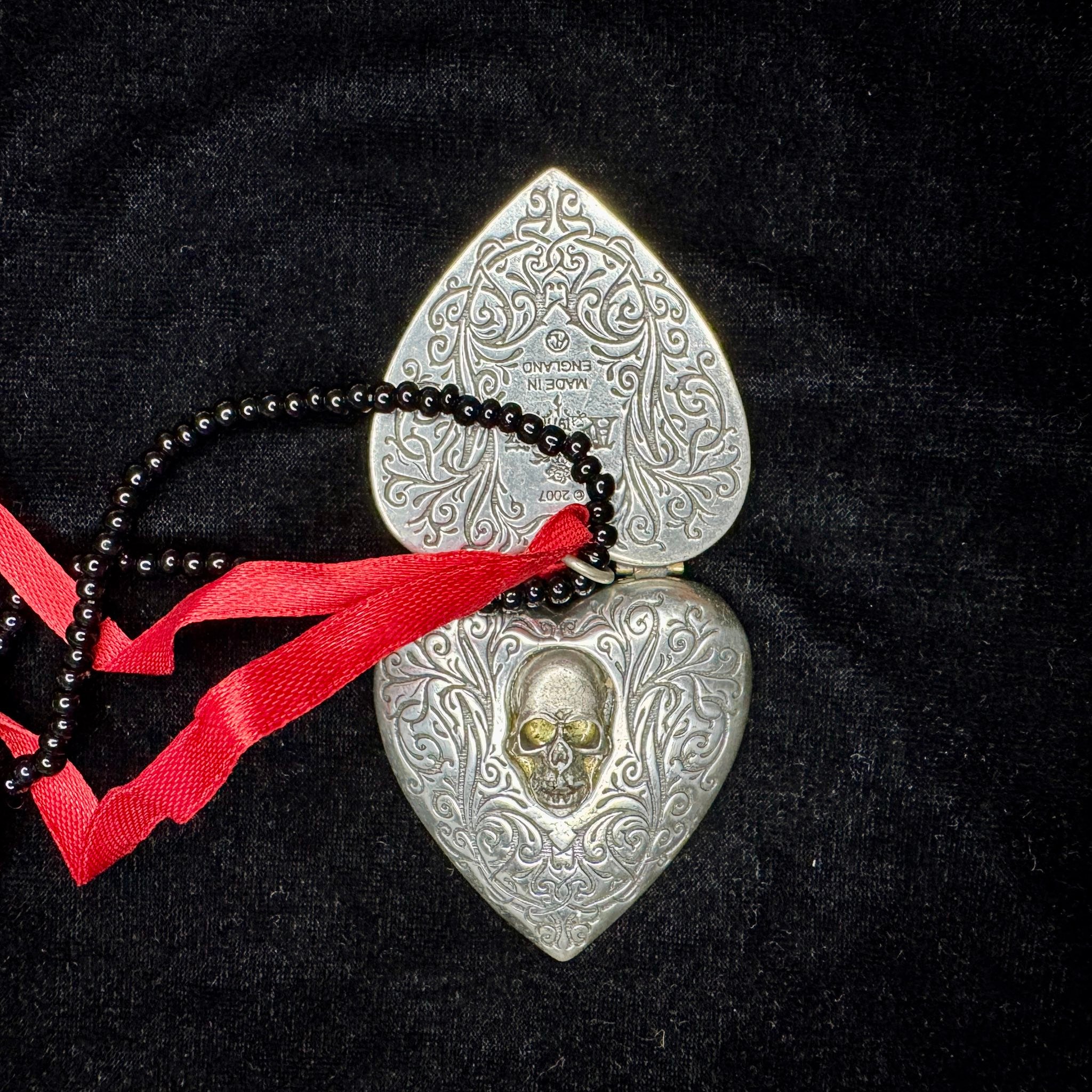 P496 - The Reliquary Heart Locket. 《心形圣骨匣》 官方描述： An 