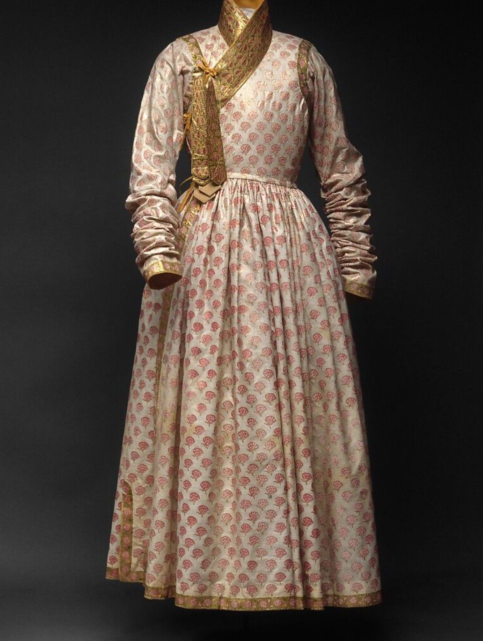 16th century Mughal women's clothing class at Kingdom Arts and Sciences