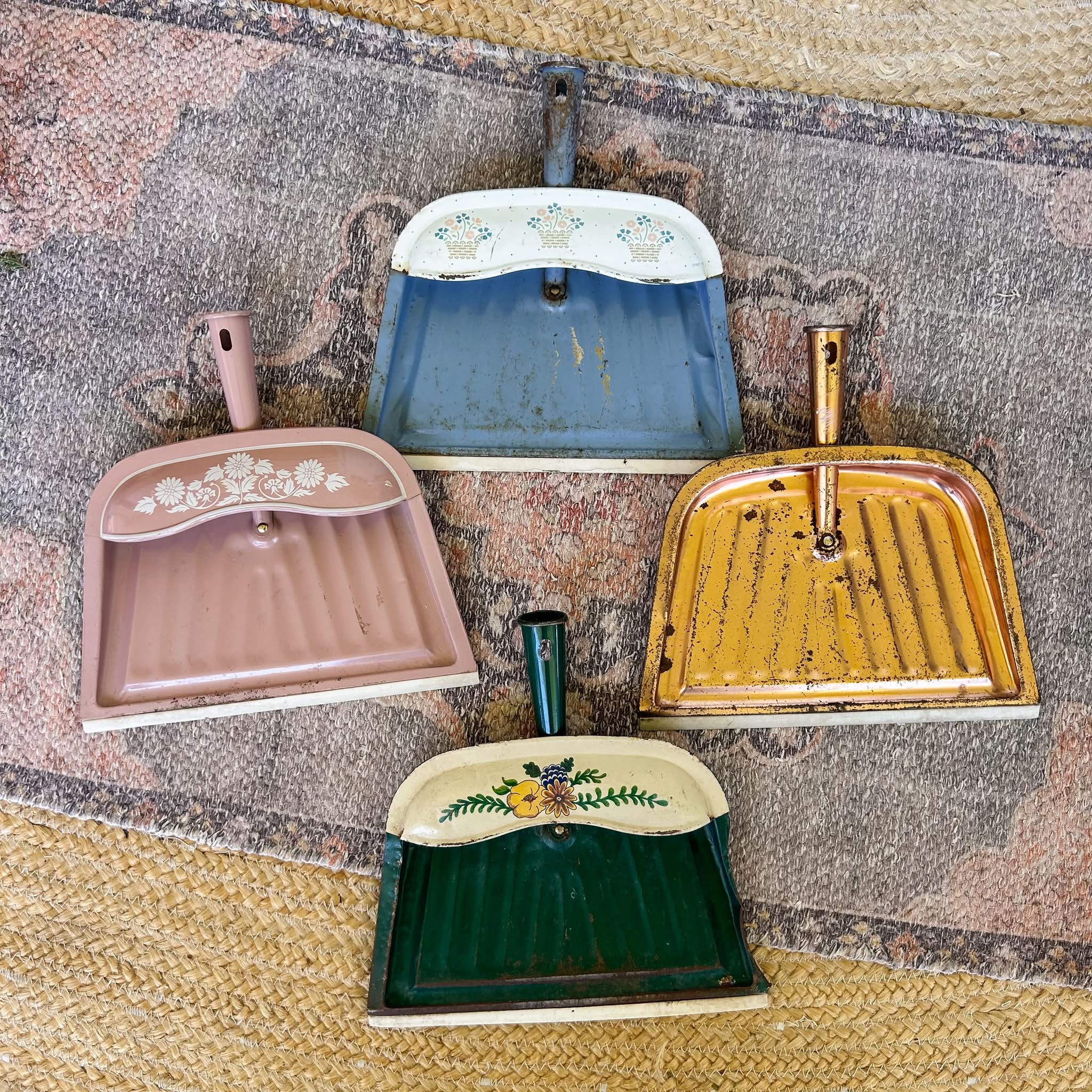 JV Reed Dust Pans SOLD Adorable dust pans that are in good but