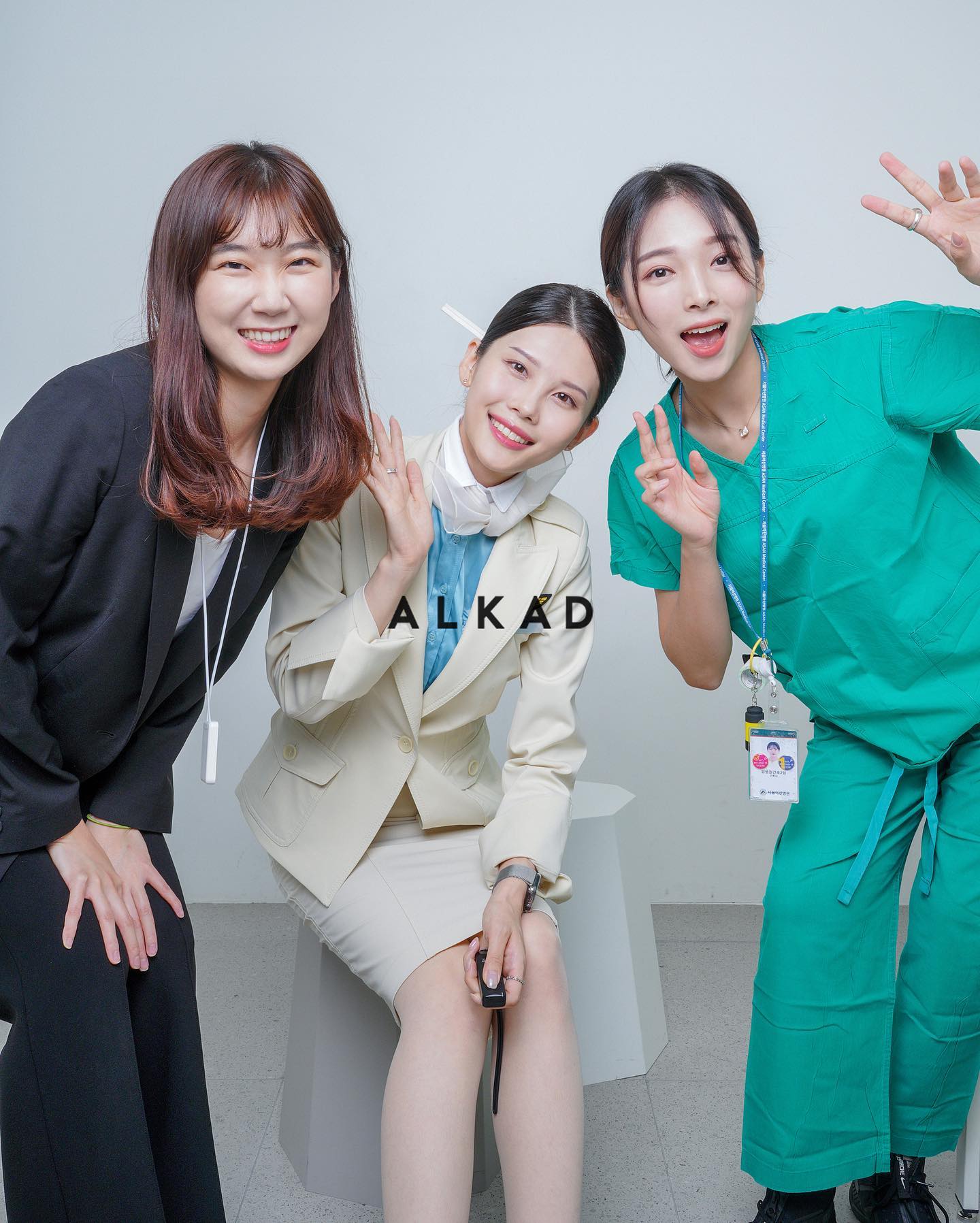 Alkad Studio - 우정 기념할땐 알카드가 딱이지! 💚 #꿀잼보장 #하이엔드셀프사진관... | Facebook