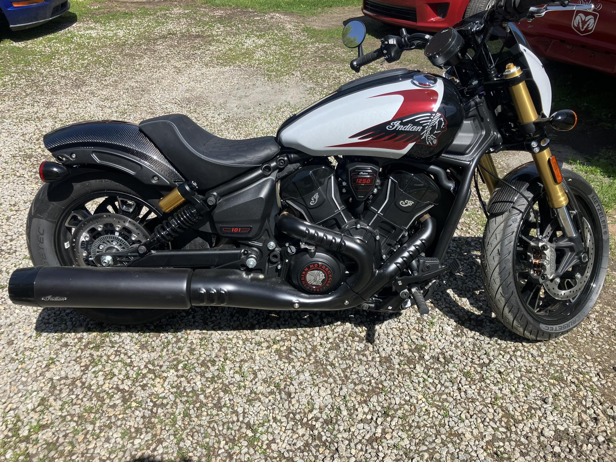 Fitting 24 and back carbon rear fender on Indian Scout