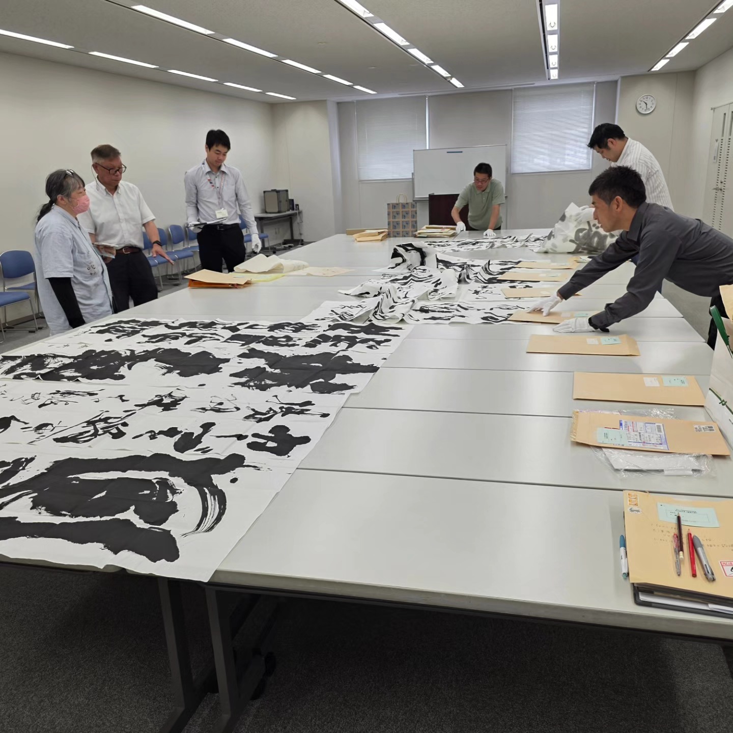 6月22日(月) 朝から滋賀県勤労者美術展書部門の審査へ。 今年から