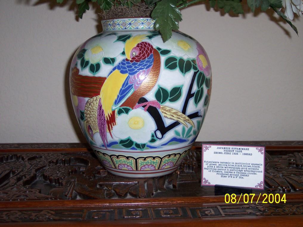 Japanese bird-inspired double bowl ceramic piece