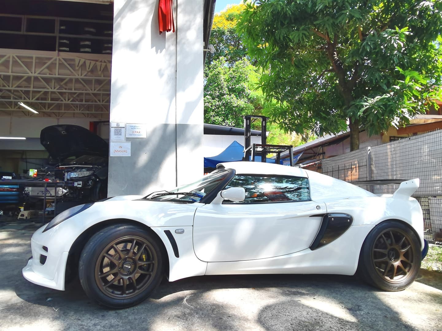 Lotus Exige park for too long... - Acanta Autotech Sdn Bhd | Facebook