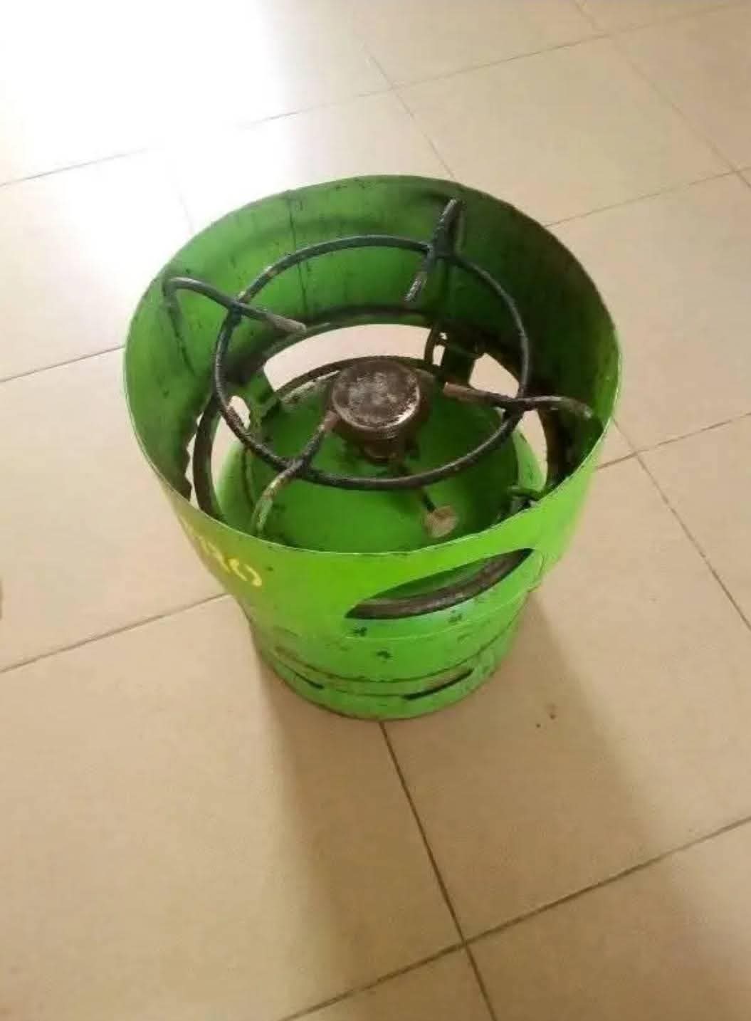 petite-bouteille-de-gaz-b-nin-p-tro-vide-6kg-appel-whatsapp-au