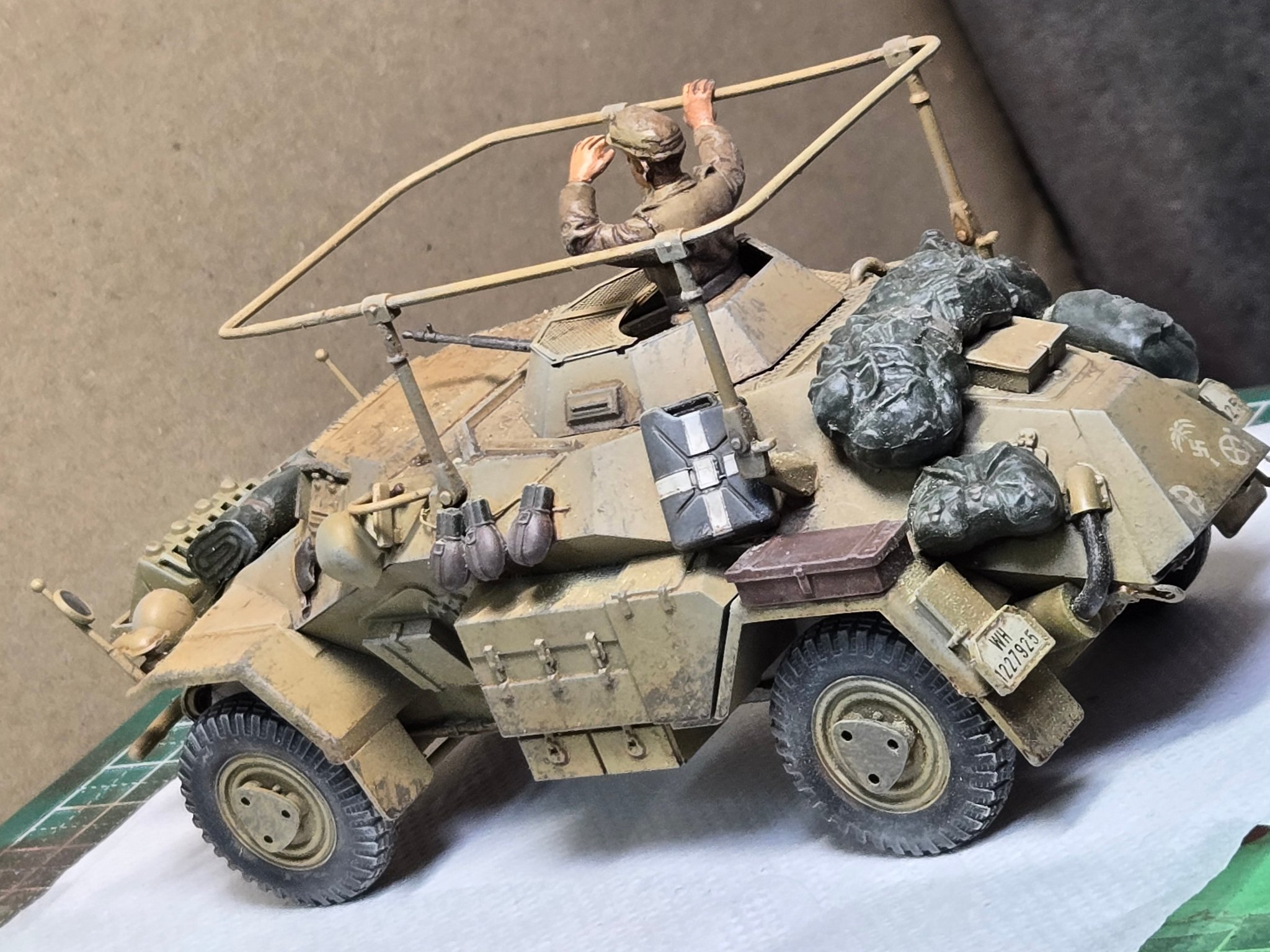 タミヤ Sd.Kfz.223 ドイツ軍無線指揮車 フンクワーゲン完成しました