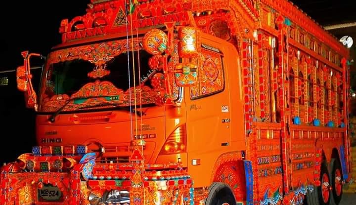 ٹرک حادثہ سے بال بال بچ گیا اللہ رحم کرے | Drivers Life | Facebook
