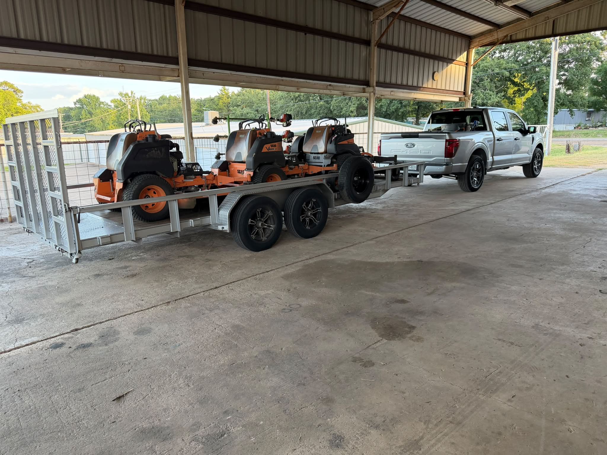 ブックガール How long do commercial lawn mowers typically last?
