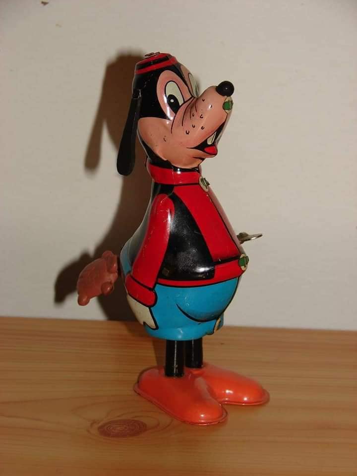 Walt Disney Goofy Wind Up Tin Toy with Whirling tail (Linemar