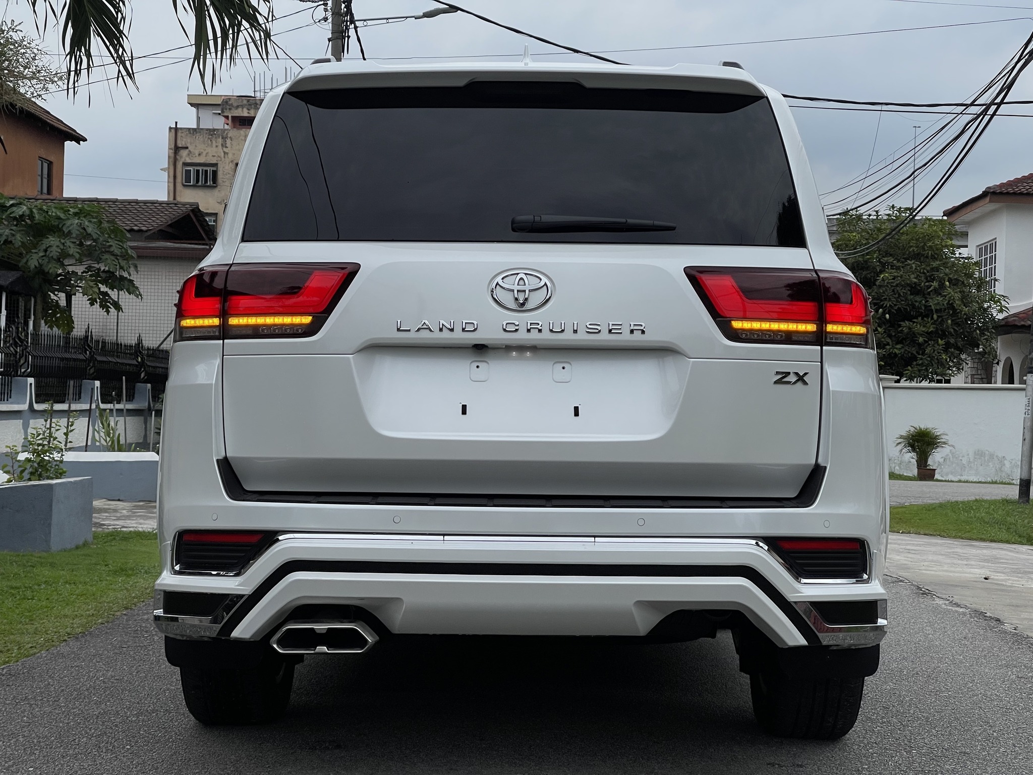 2025 Toyota Land Cruiser 3.4 ZX (A) Cash Landed Price : RM 418,000