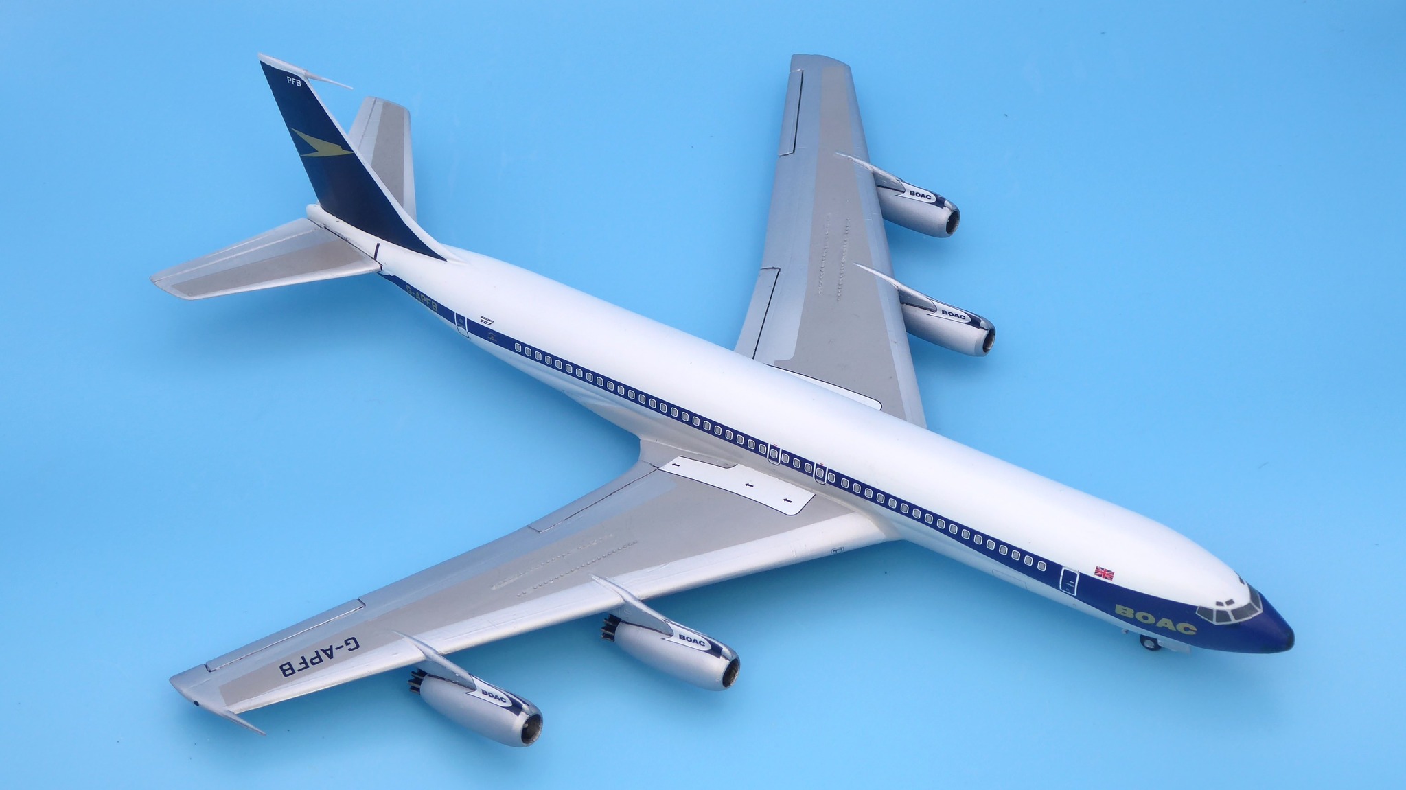 Customized 1/144 scale BOAC Boeing 707 model