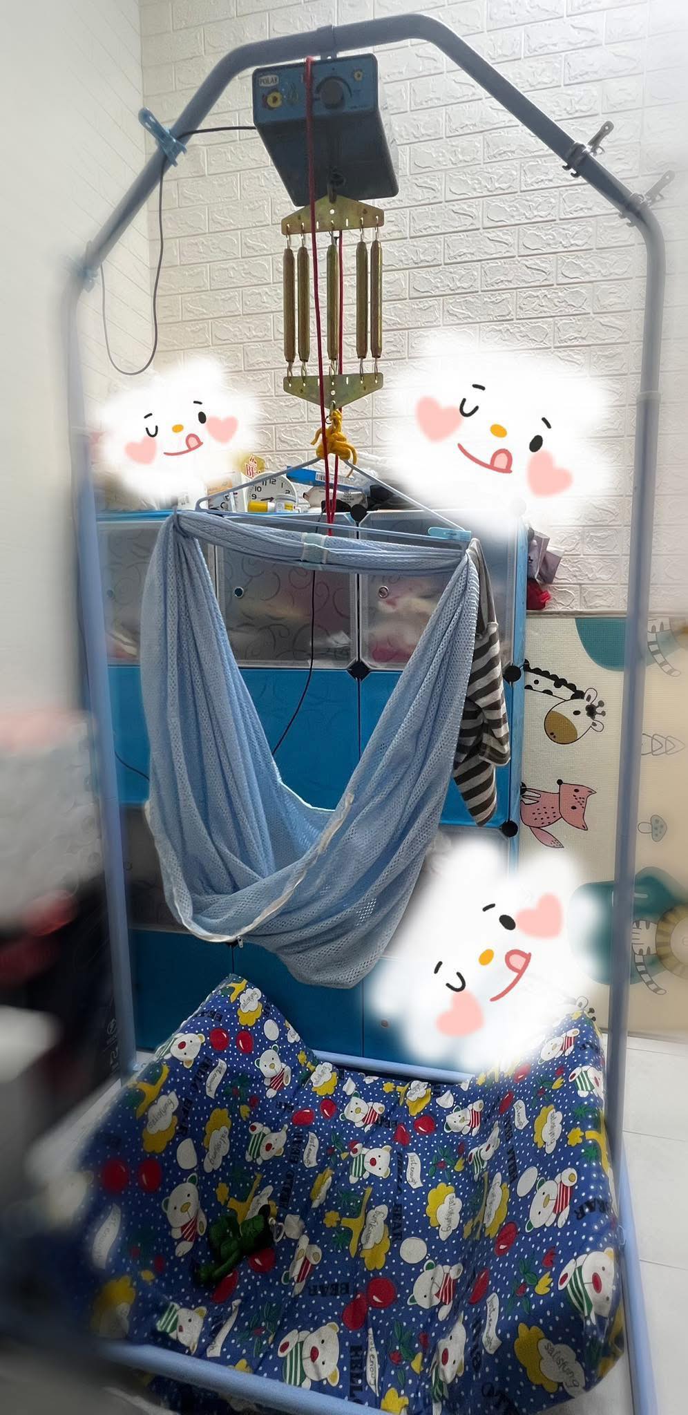 小孩，宝宝用品，全新，二手买卖区 | 出 摇篮铁架+电摇+摇篮布 整set RM170 JB nusa bestari自取 刚就带走 🙏🏻🙏🏻 ...