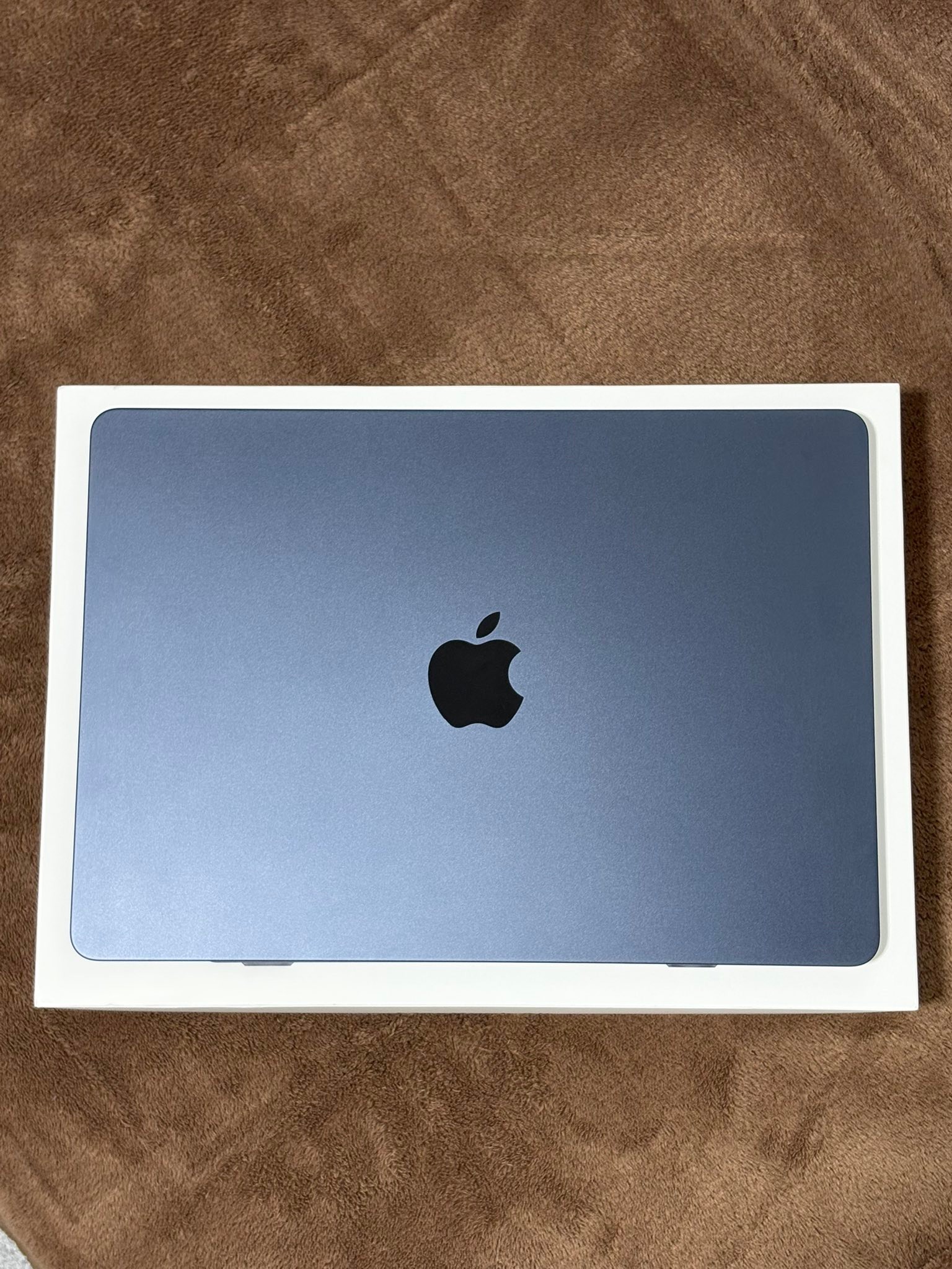 macbook air m2 with og box charger bill 100 conditon 100 battery