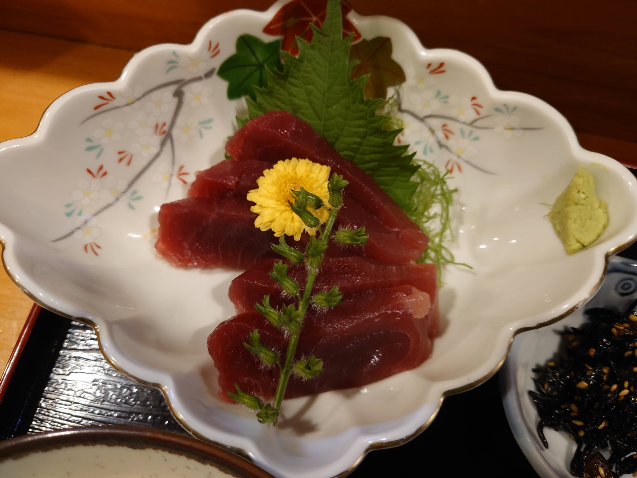 さしみページ 東京墨田区吾妻橋、水もと、まぐろ刺身定食。