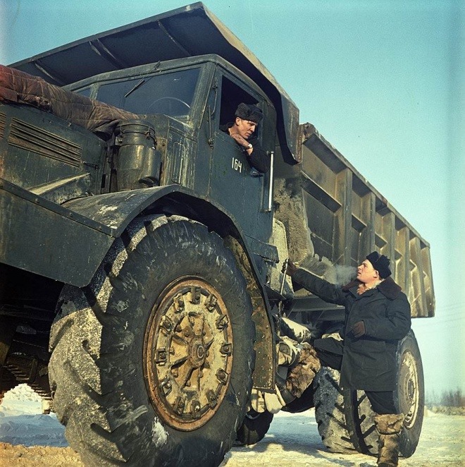 Soviet MAZ-525 Monster Mining Dump Truck.. :O