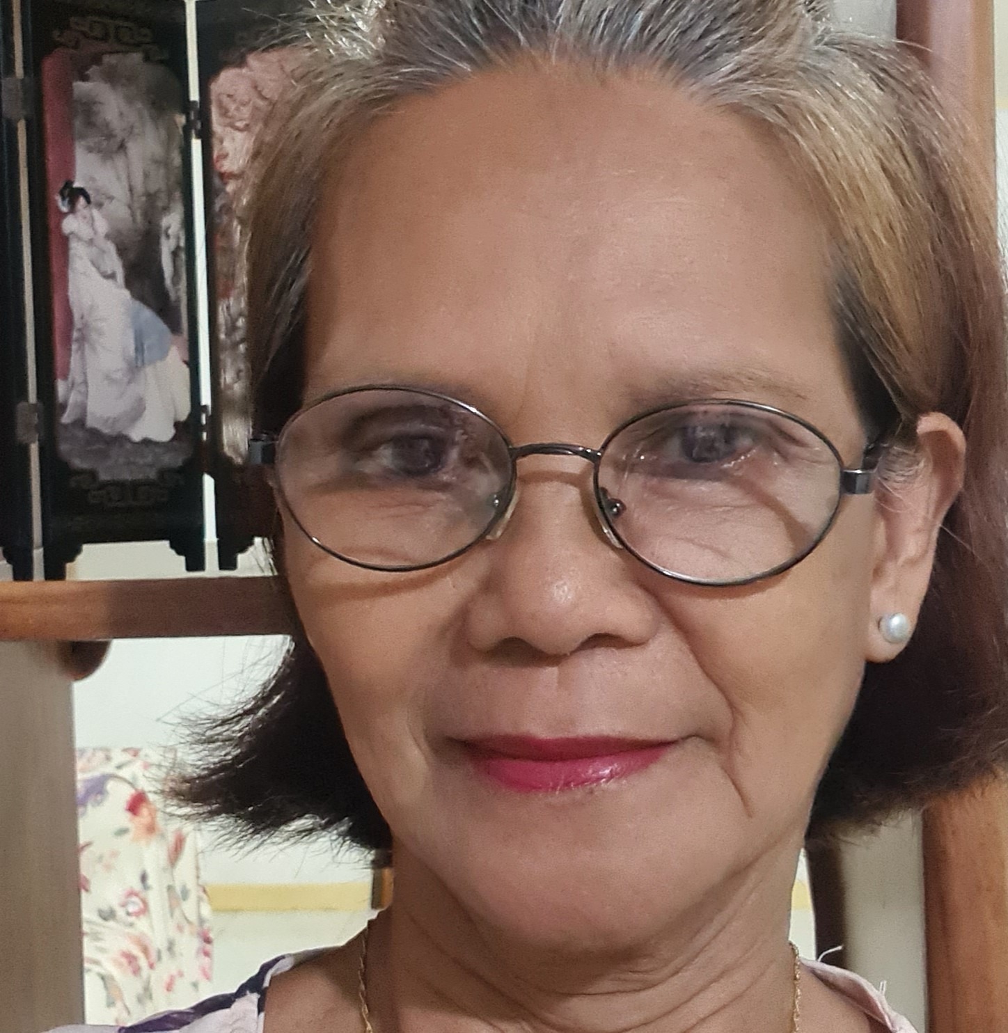 Daming tumulo dito sa tindahan sa lakas ng ulan. | Flordeliza T. Paculan