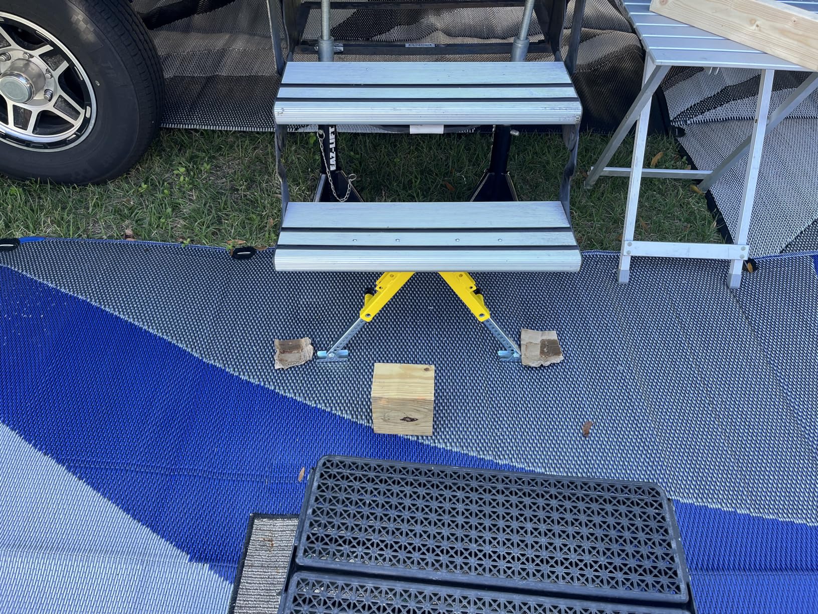 Marudina RV Step Stabilizer Kit – Adjustable Stand For Travel Trailers & Motorhomes