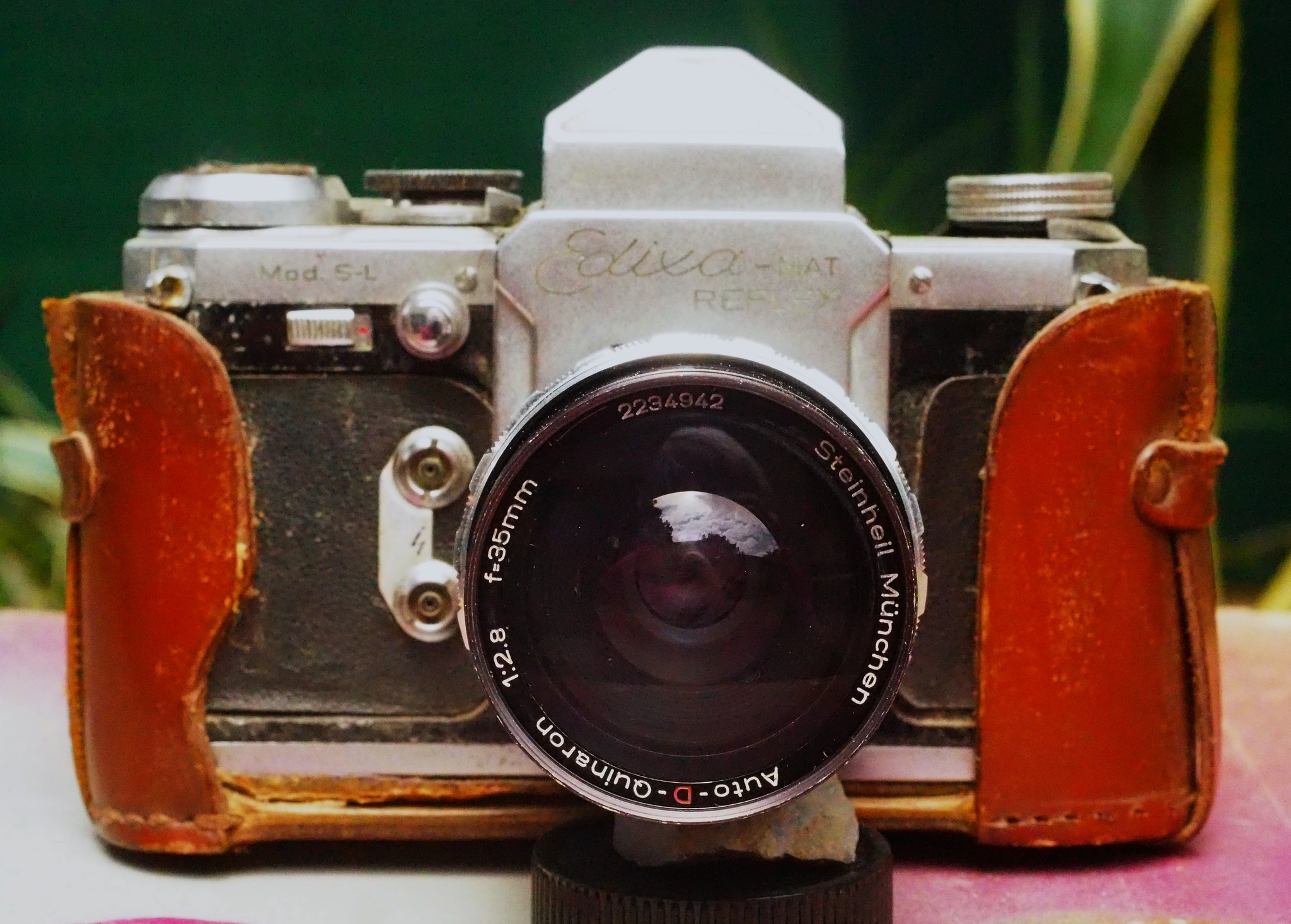 A WIDE OPEN STEINHEIL LENS Auto-D-Quinaron 35 mm f/2,8 This