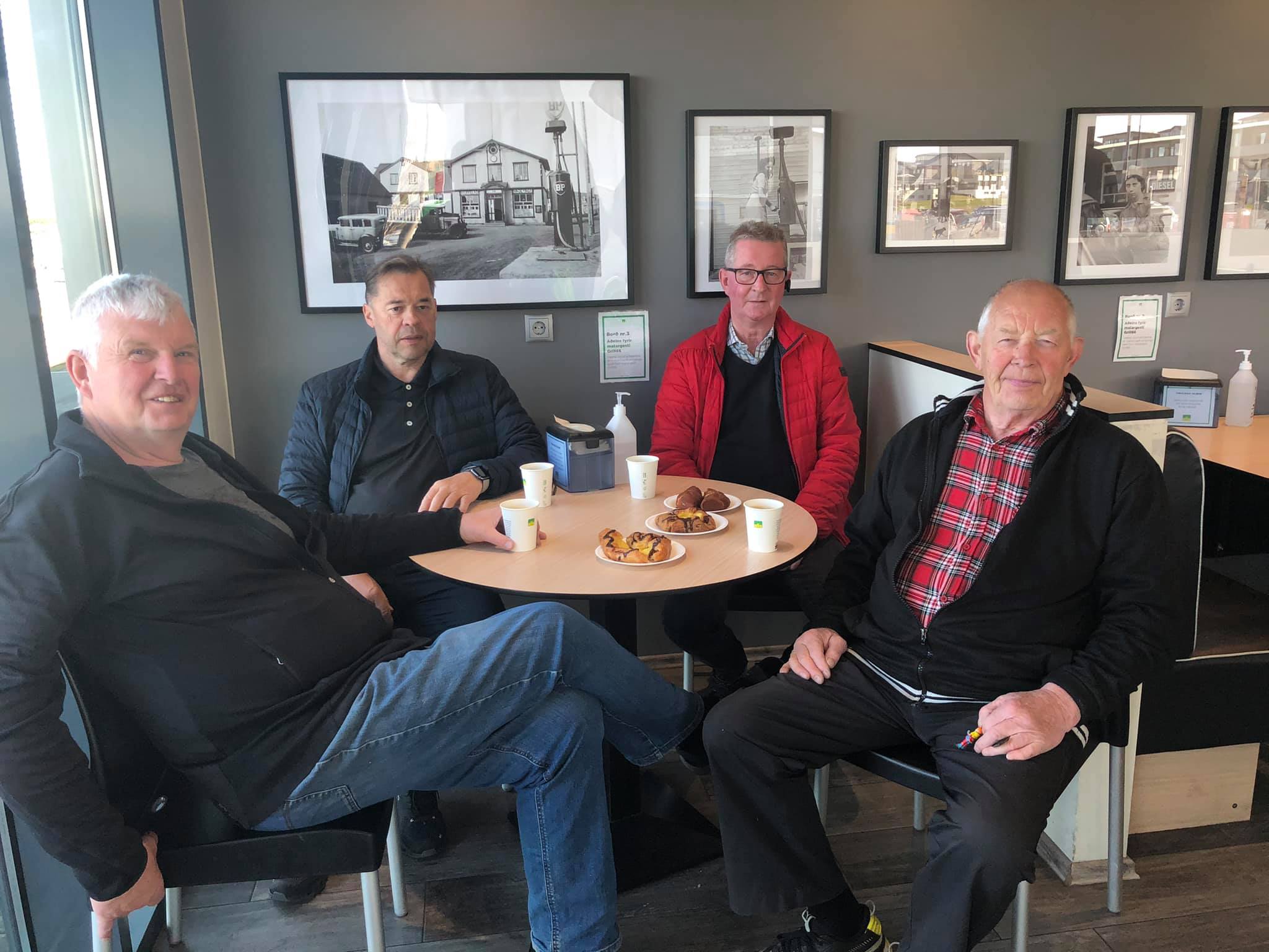 HÚSAVÍK: Fyrr og nú. | 3.6. 2021 Til hamingju með daginn Hermann ...