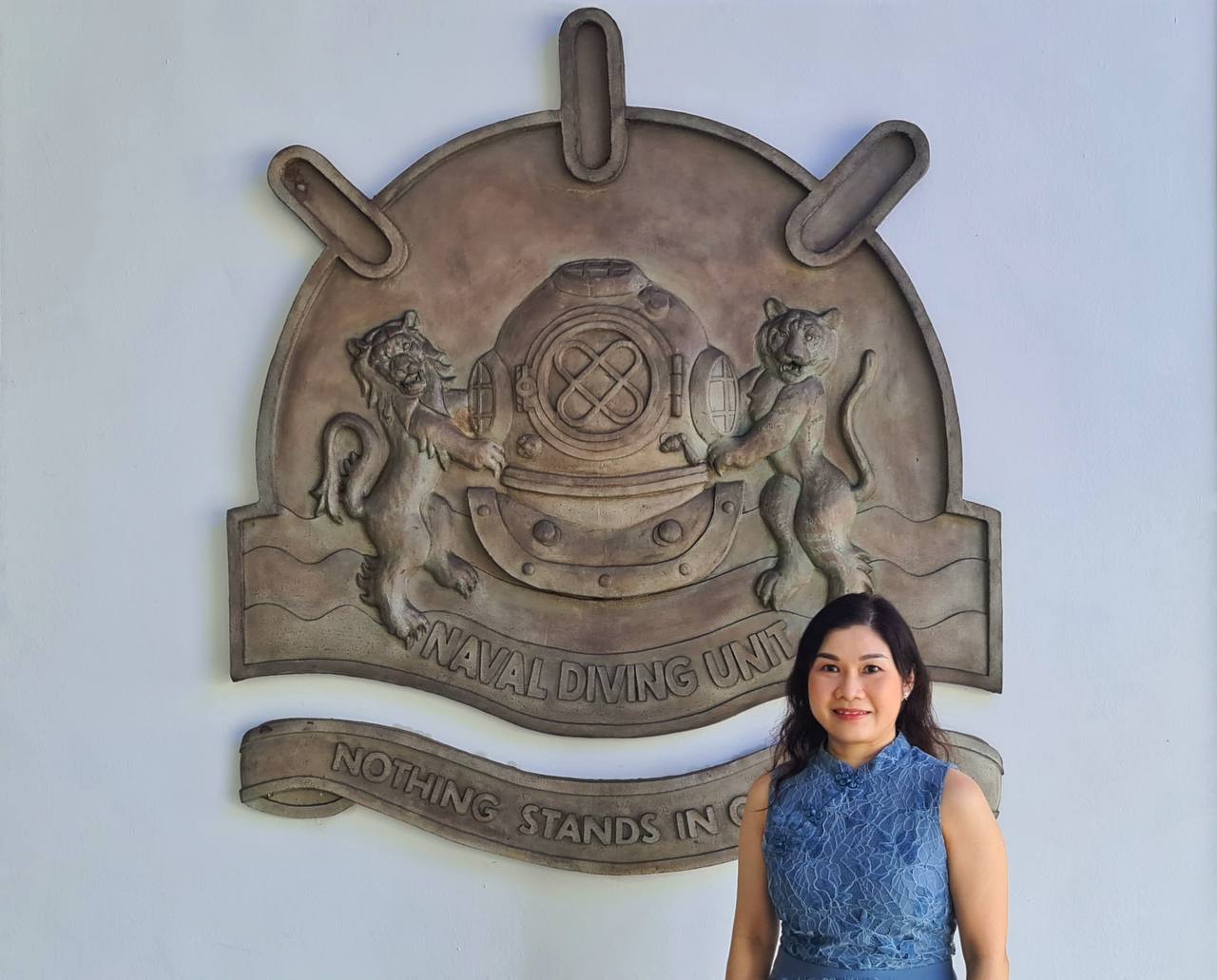Republic of Singapore Navy - Receiving the Efficiency Medal Award for ...